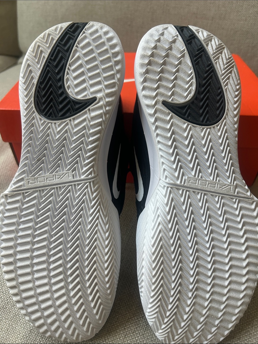 Nike Vapor Pro Women’s Black and White soft court tennis shoes size 8 new - Picture 7 of 8